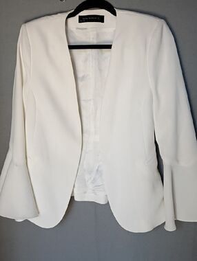 Zara Women's Cream Open-Front Blazer with Fluted Sleeves Size M